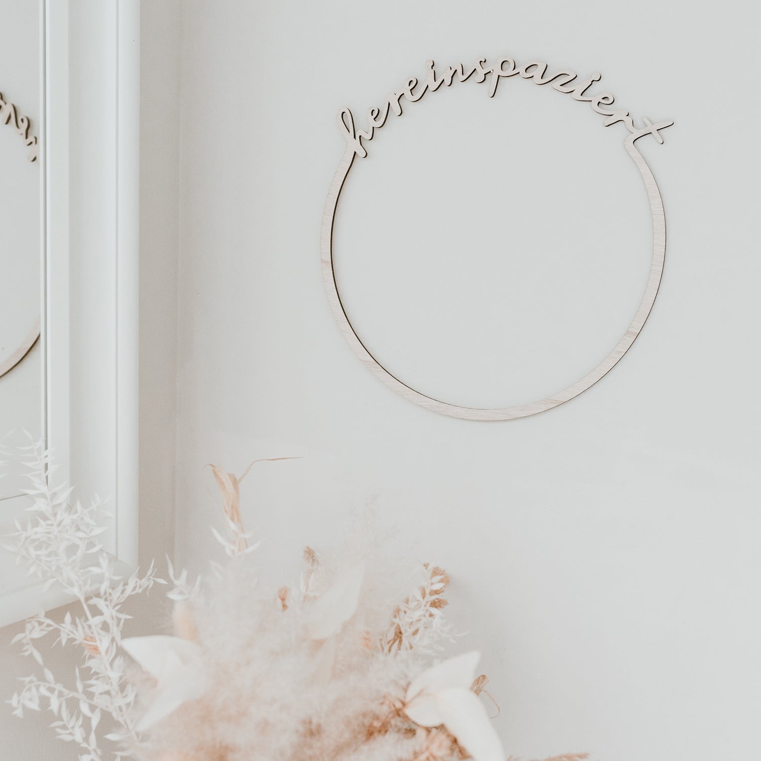 Eulenschnitt Holzkranz "Hereinspaziert" - Adventskranz von mahina