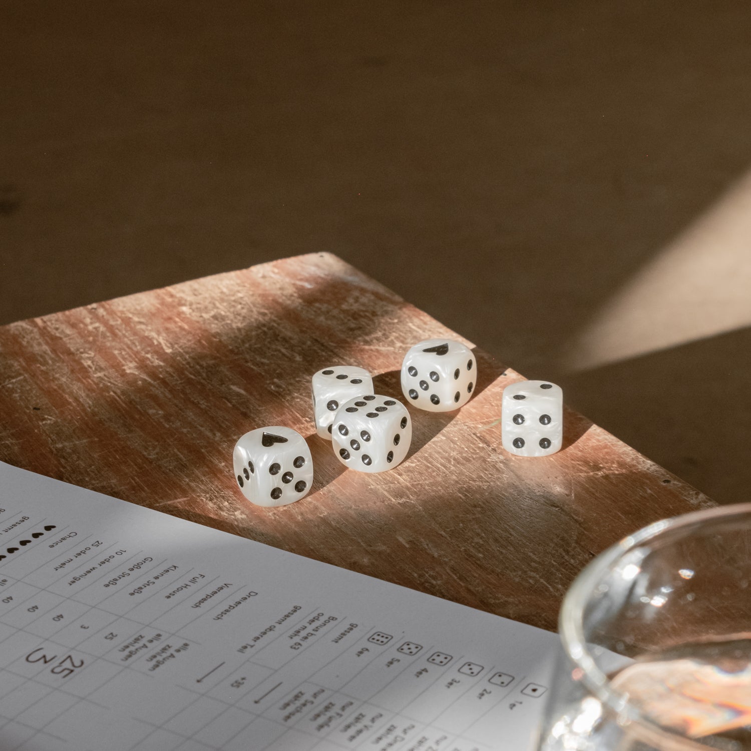 Eulenschnitt Würfelset Perlmutt Schwarz - Interior > Dekoration > Sonstiges von mahina