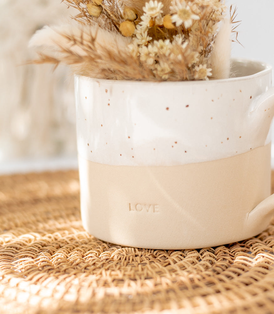 Handgemachte Eulenschnitt Tasse aus Steingut "Love" - Interior > Dekoration > Tassen von mahina