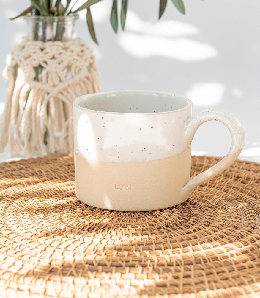 Handgemachte Eulenschnitt Tasse aus Steingut "Love" - Interior > Dekoration > Tassen von mahina