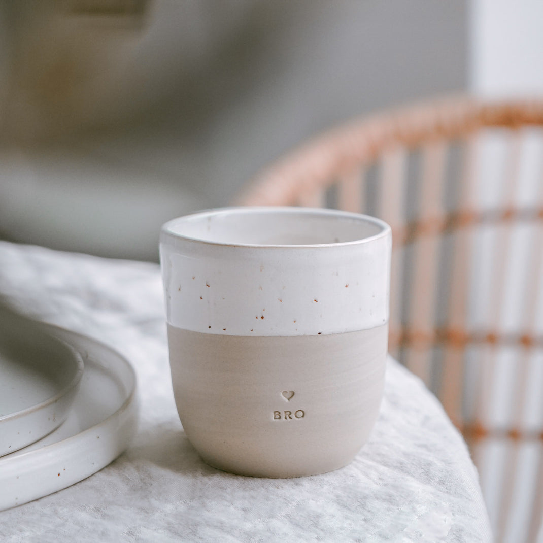 Handgemachter Eulenschnitt Becher aus Steingut "Bro" - Interior > Dekoration > Tassen von mahina