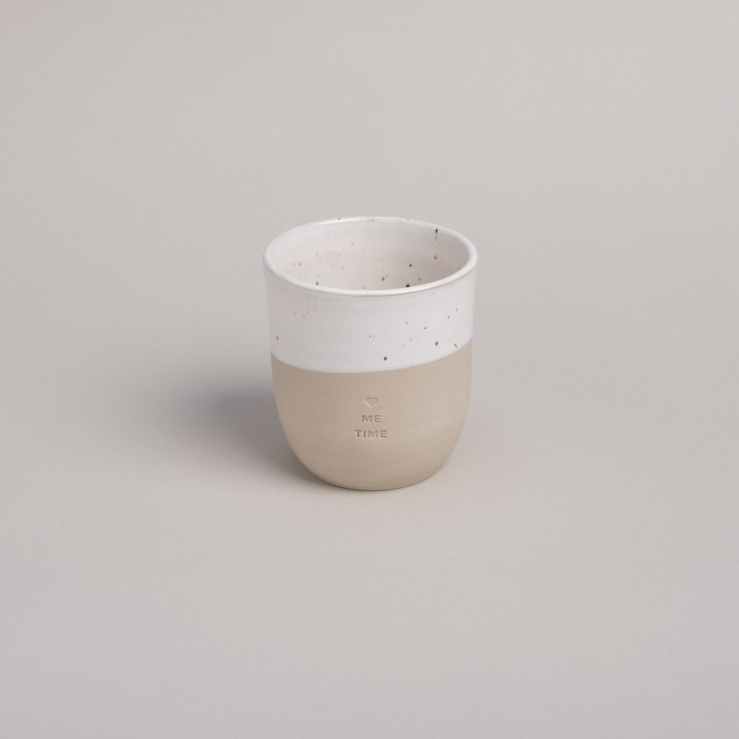 Handgemachter Eulenschnitt Becher aus Steingut "Me Time" - Interior > Dekoration > Tassen von mahina