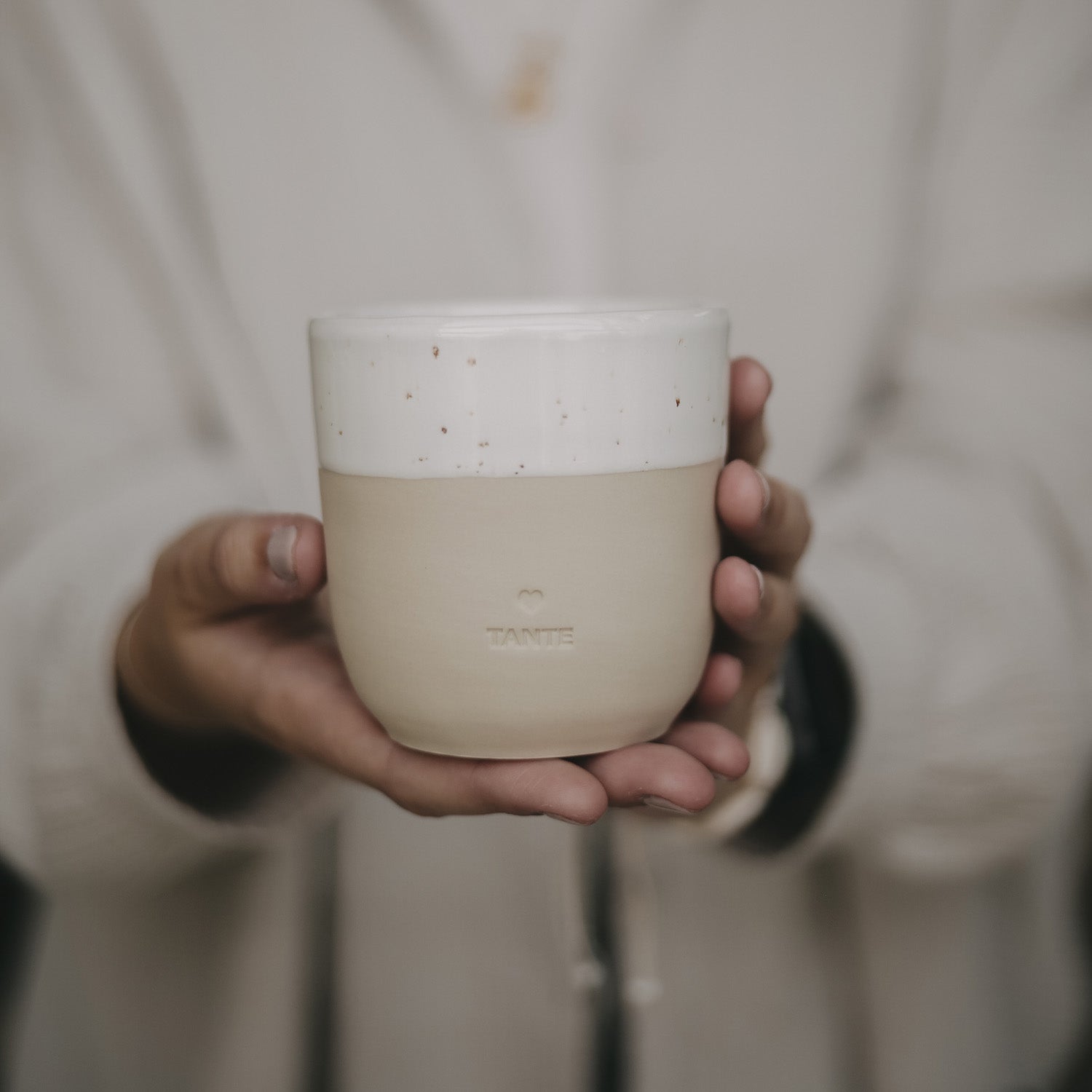 Handgemachter Eulenschnitt Becher aus Steingut "Tante" - Interior > Dekoration > Tassen von mahina