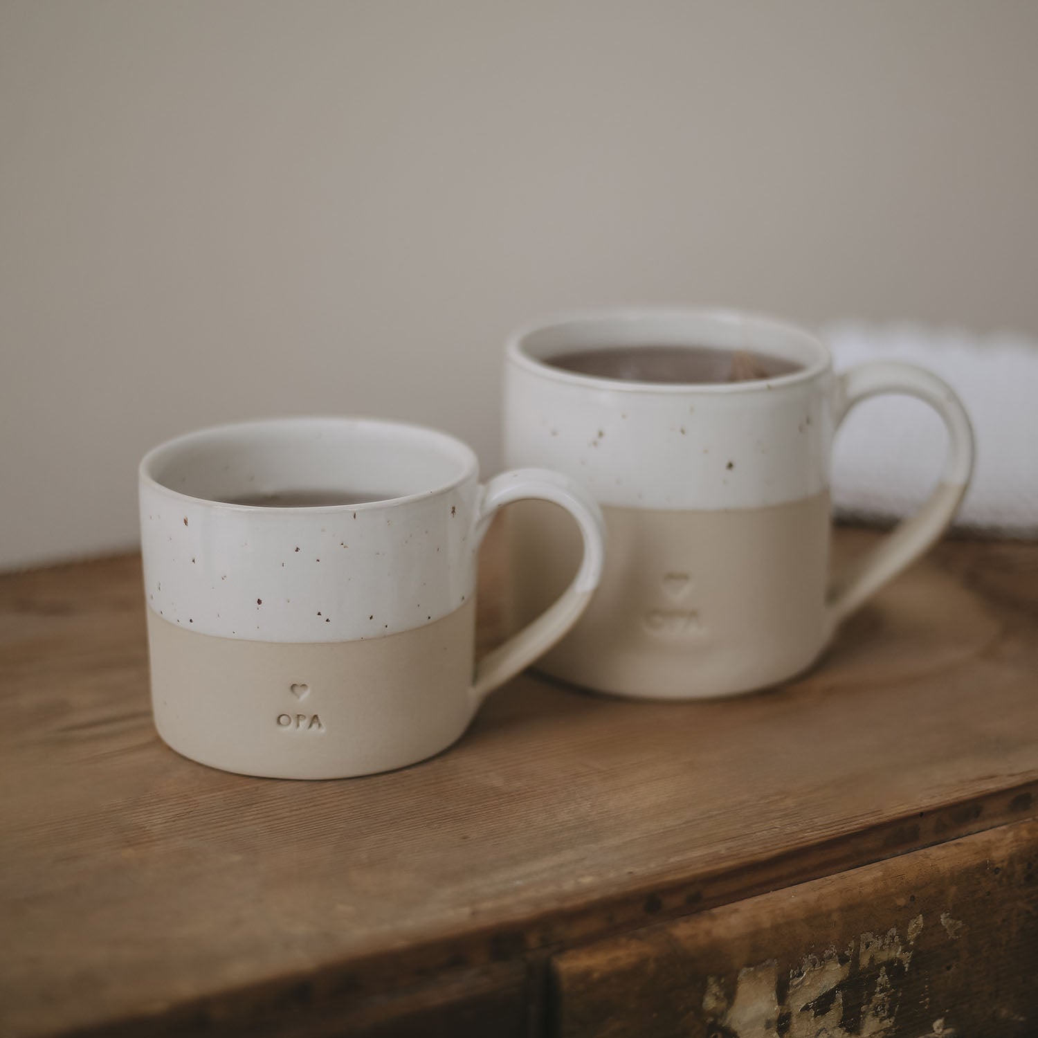 Handgemachter Eulenschnitt Tasse aus Steingut "Opa" - Interior > Dekoration > Tassen von mahina