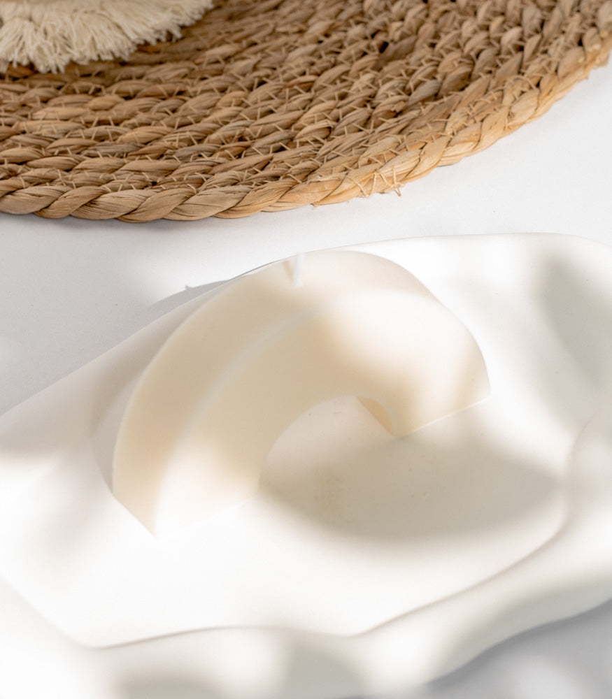 Handgemachte Kerze "Bogen" in natur, vegan & nachhaltig - Interior > Dekoration > Kerzen von mahina