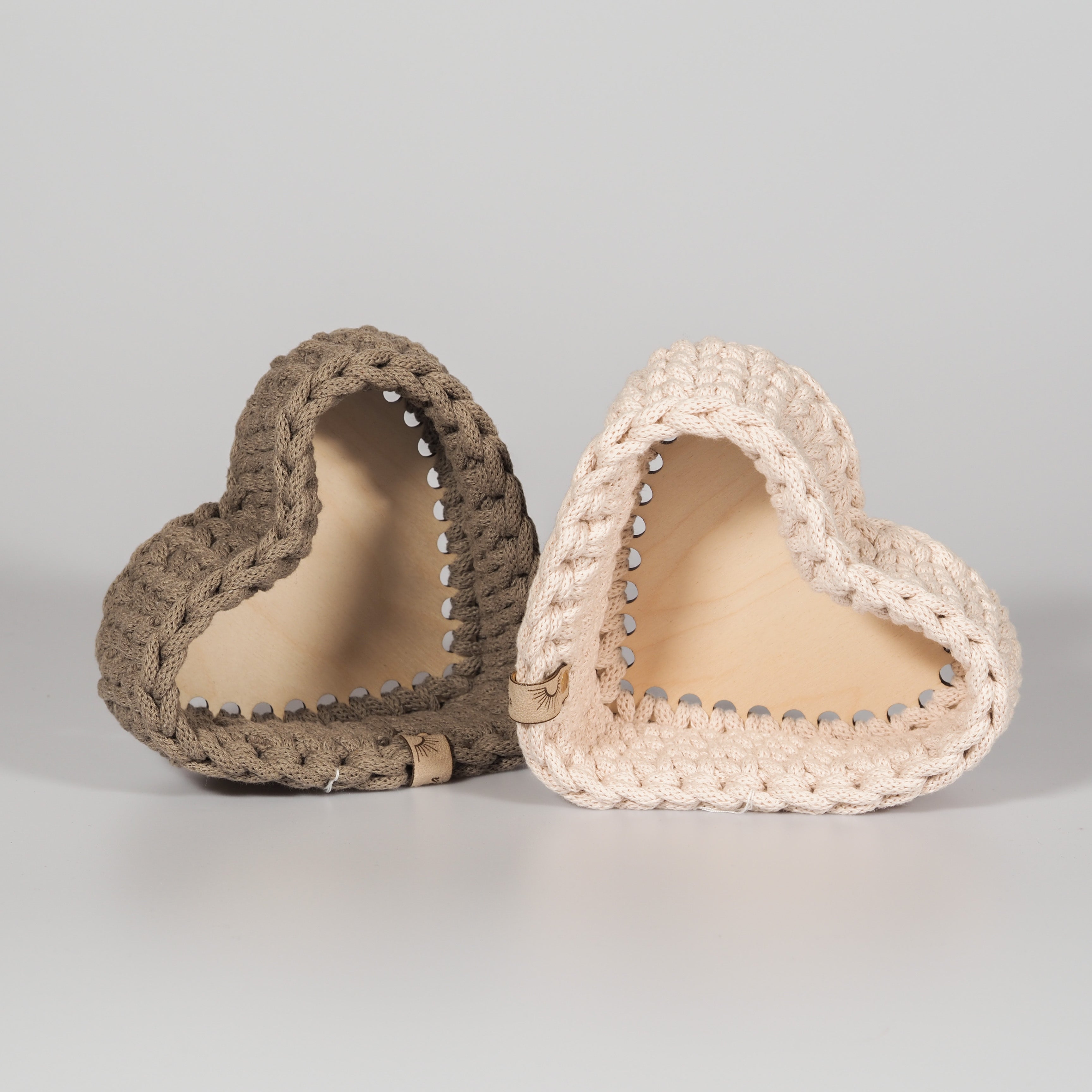 Handgemachter Häkelkorb "Herz" mit Boden - mahina x kilea - Interior > Dekoration > Häkelprodukte von mahina