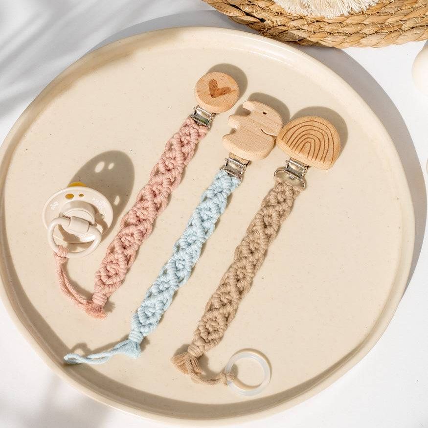 Handgemachte Makramee Schnullerkette "Classic" personalisierbar - Interior > Dekoration > Makramee von mahina