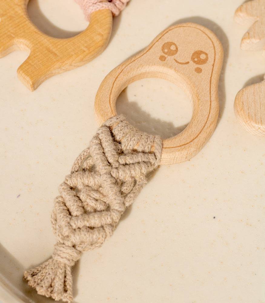 Handgemachter Makramee Beißring/Greifling "Classic" personalisierbar - Interior > Dekoration > Makramee von mahina