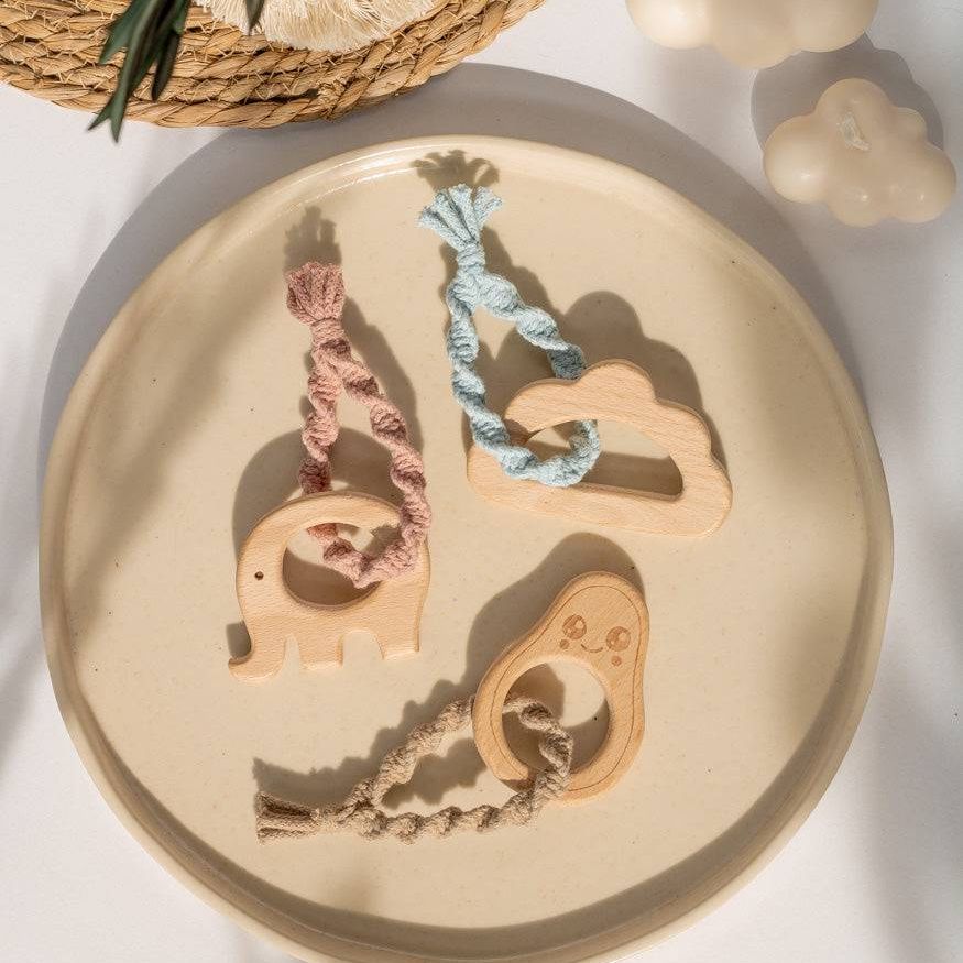 Handgemachter Makramee Beißring/Greifling "Loop" - Interior > Dekoration > Makramee von mahina