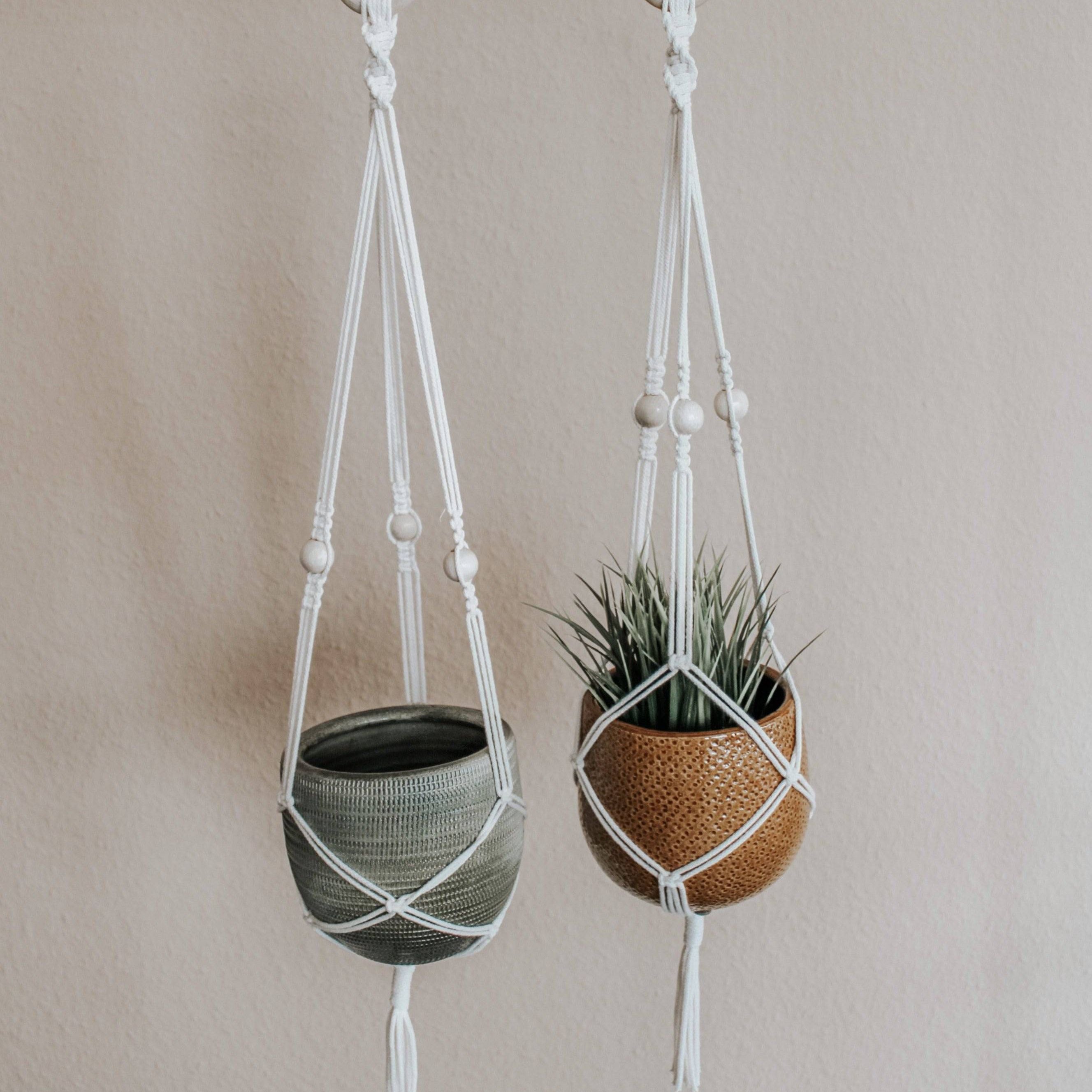 Handgemachte Makramee Blumenampel mit Perlen - Interior > Dekoration > Makramee von mahina