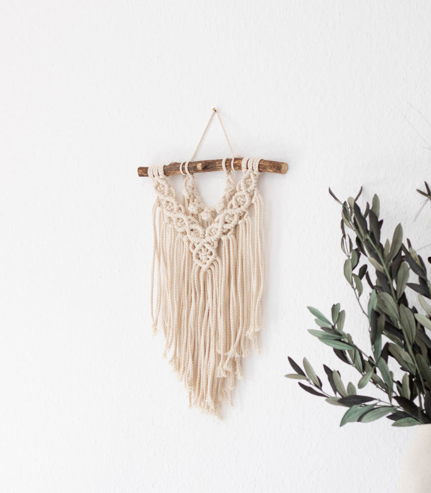 Handgemachter Makramee Wandbehang "Hilo", 35cm x 30cm - Interior > Dekoration > Makramee von mahina
