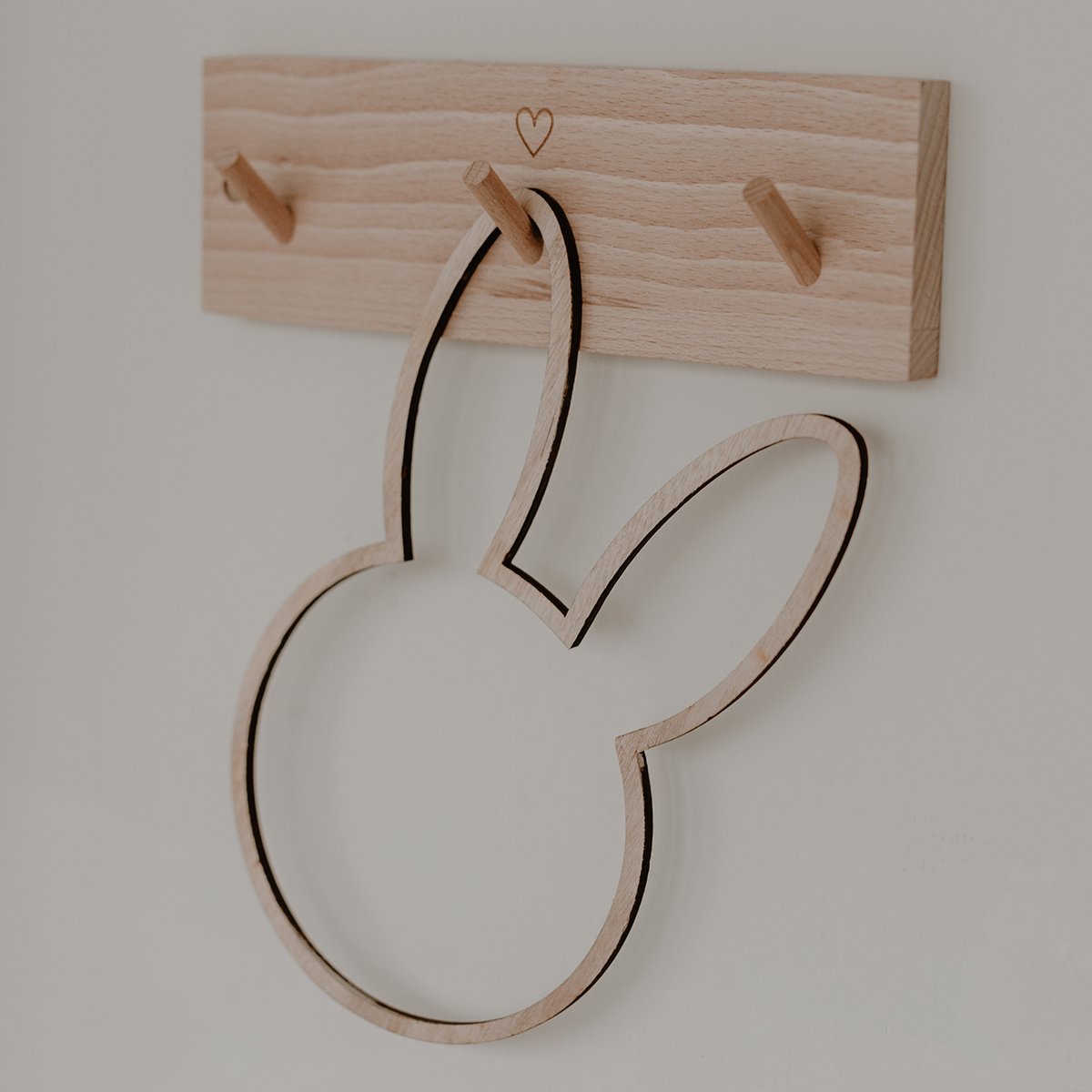 Eulenschnitt Holzkranz "Hase" 23x14cm - Bastelbedarf -> Holz > Holzkränze von mahina