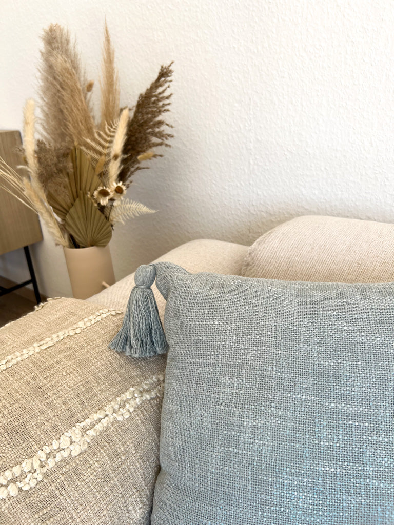 Quadratisches Kissen mit Tasseln "Lala" 45x45cm in laurel - mahina