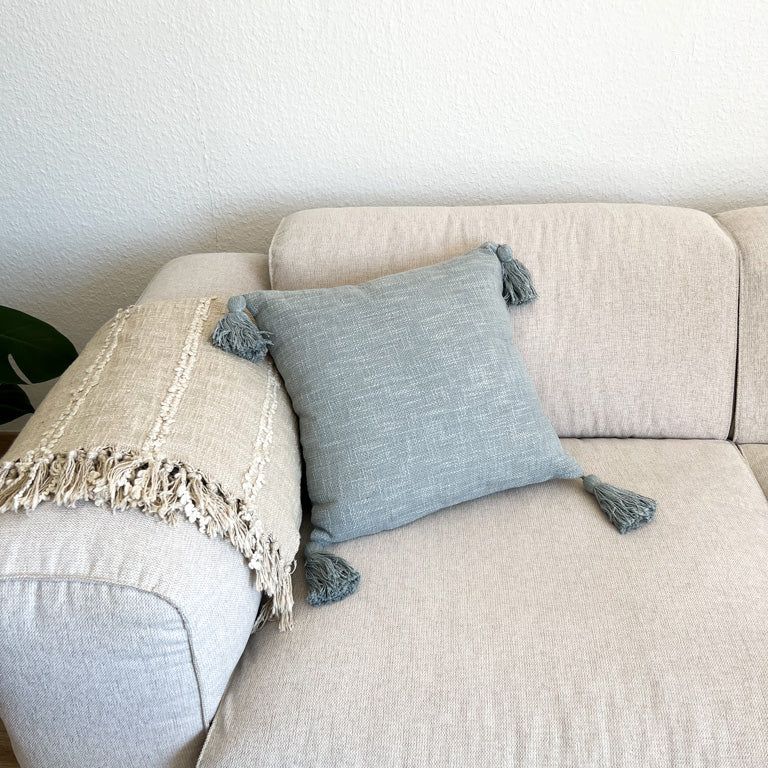 Quadratisches Kissen mit Tasseln "Lala" 45x45cm in laurel - mahina