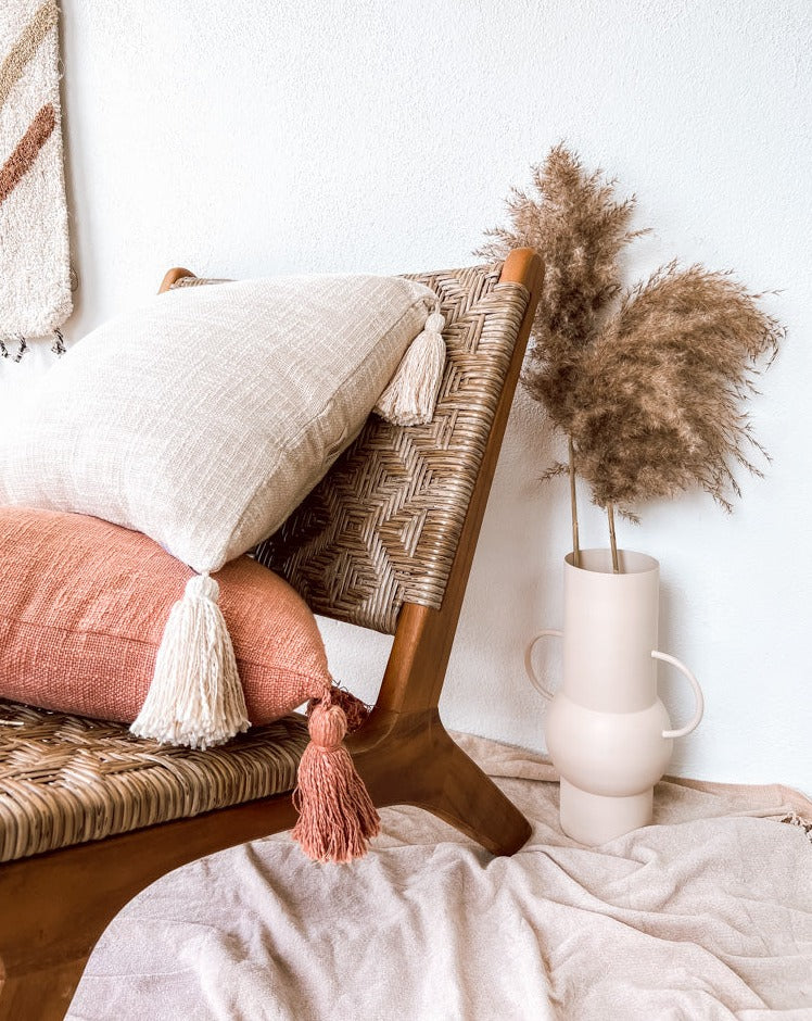 Quadratisches Kissen mit Tasseln "Lala" 45x45cm in altrosa - Interior > Dekoration > Kissen von mahina