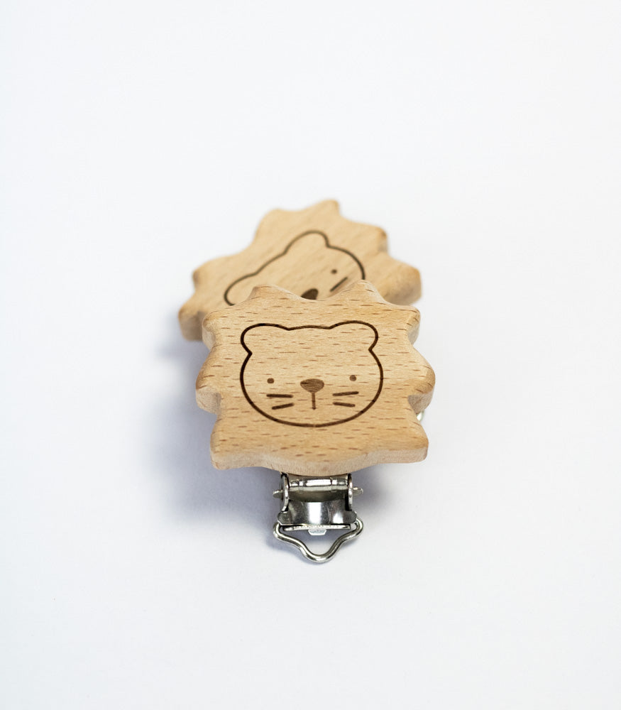 Schnullerclip "Löwe" aus Buchenholz - Bastelbedarf -> Holz > Schnullerclips von mahina