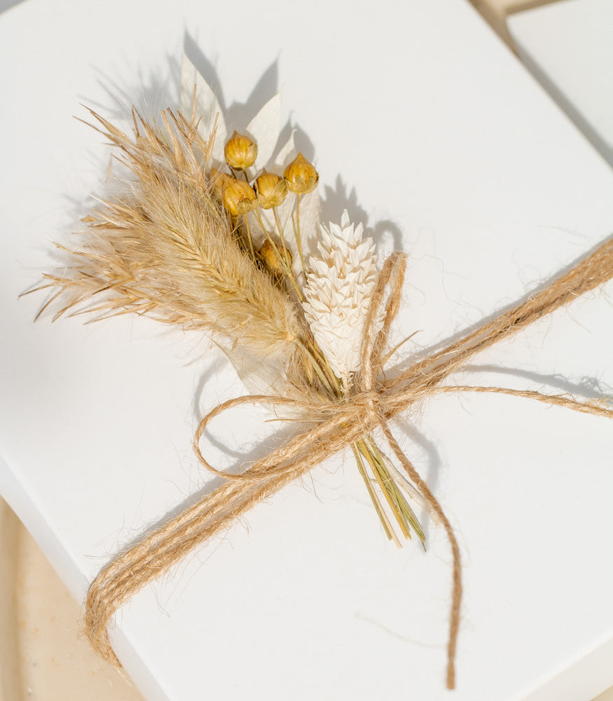 Geschenkbox "Kleines Wunder" mit Makramee Schnullerkette - Interior > Dekoration > Makramee von mahina