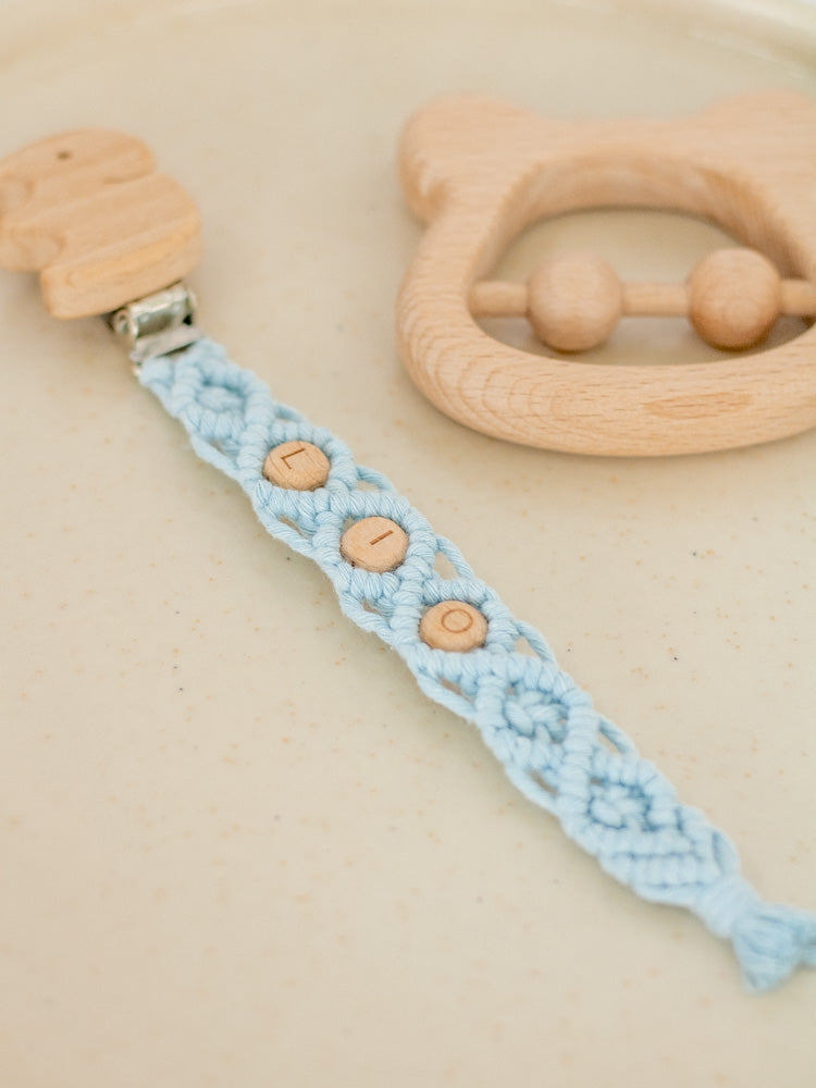 Geschenkbox "Kleines Wunder" mit Makramee Schnullerkette - Interior > Dekoration > Makramee von mahina