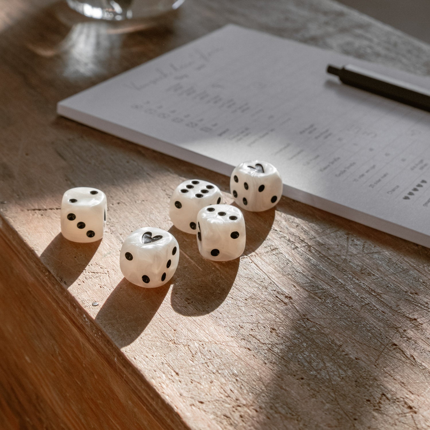 Eulenschnitt Würfelset Perlmutt Schwarz - Interior > Dekoration > Sonstiges von mahina
