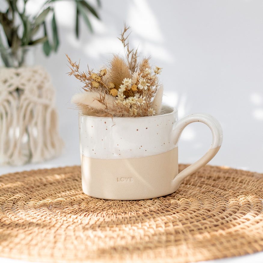 Handgemachte Eulenschnitt Tasse aus Steingut "Love" - Interior > Dekoration > Tassen von mahina