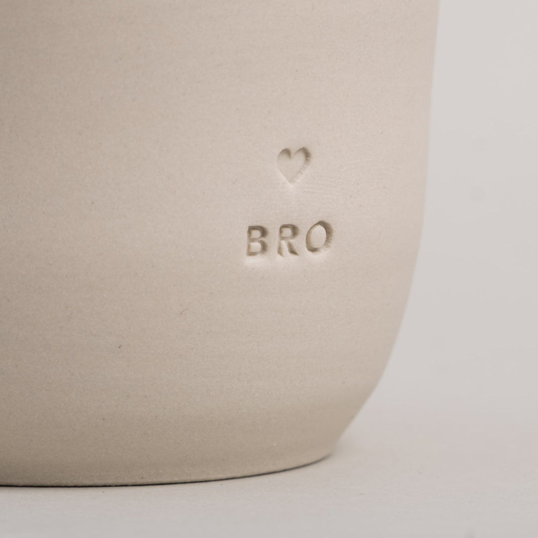 Handgemachter Eulenschnitt Becher aus Steingut "Bro" - Interior > Dekoration > Tassen von mahina