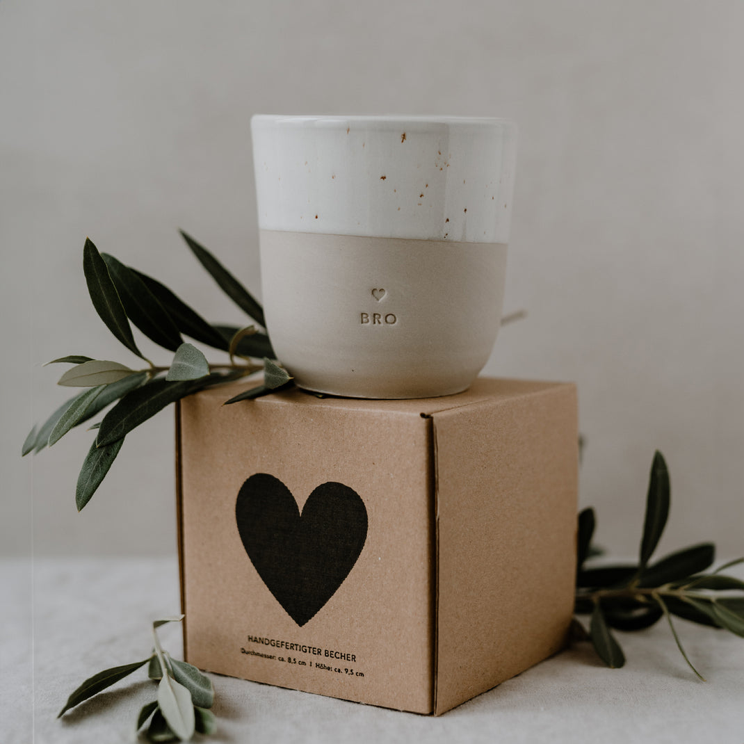 Handgemachter Eulenschnitt Becher aus Steingut "Bro" - Interior > Dekoration > Tassen von mahina