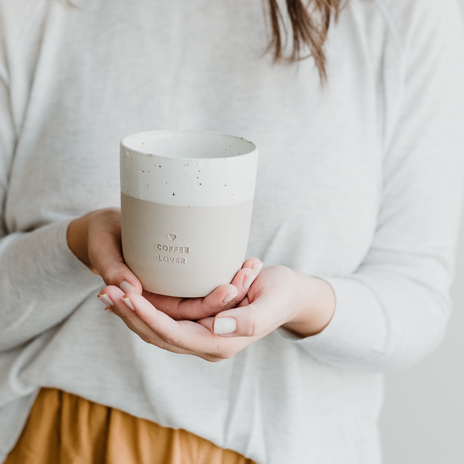 Handgemachter Eulenschnitt Becher aus Steingut "Coffee Lover" - Interior > Dekoration > Tassen von mahina