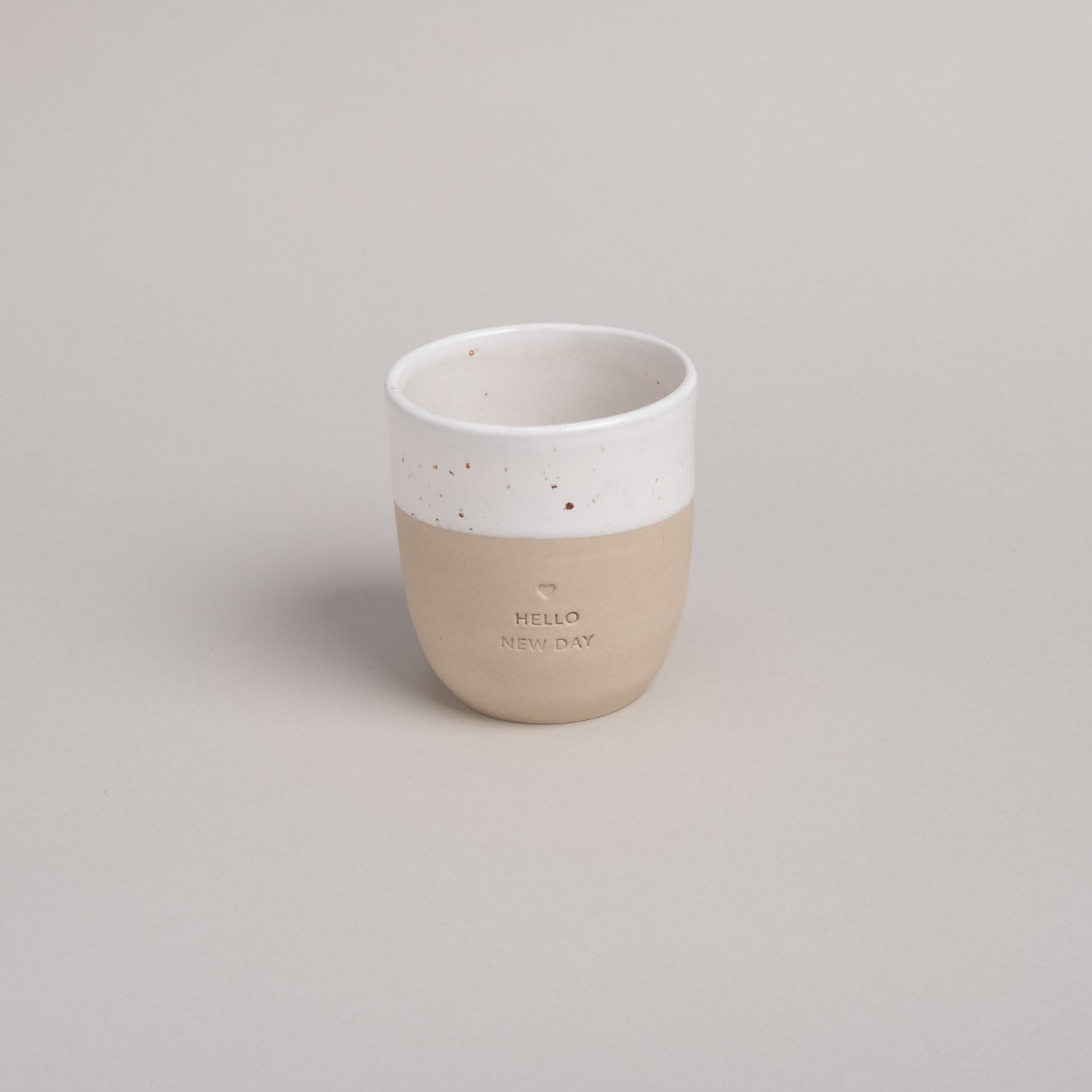 Handgemachter Eulenschnitt Becher aus Steingut "Hello new day" - Interior > Dekoration > Tassen von mahina