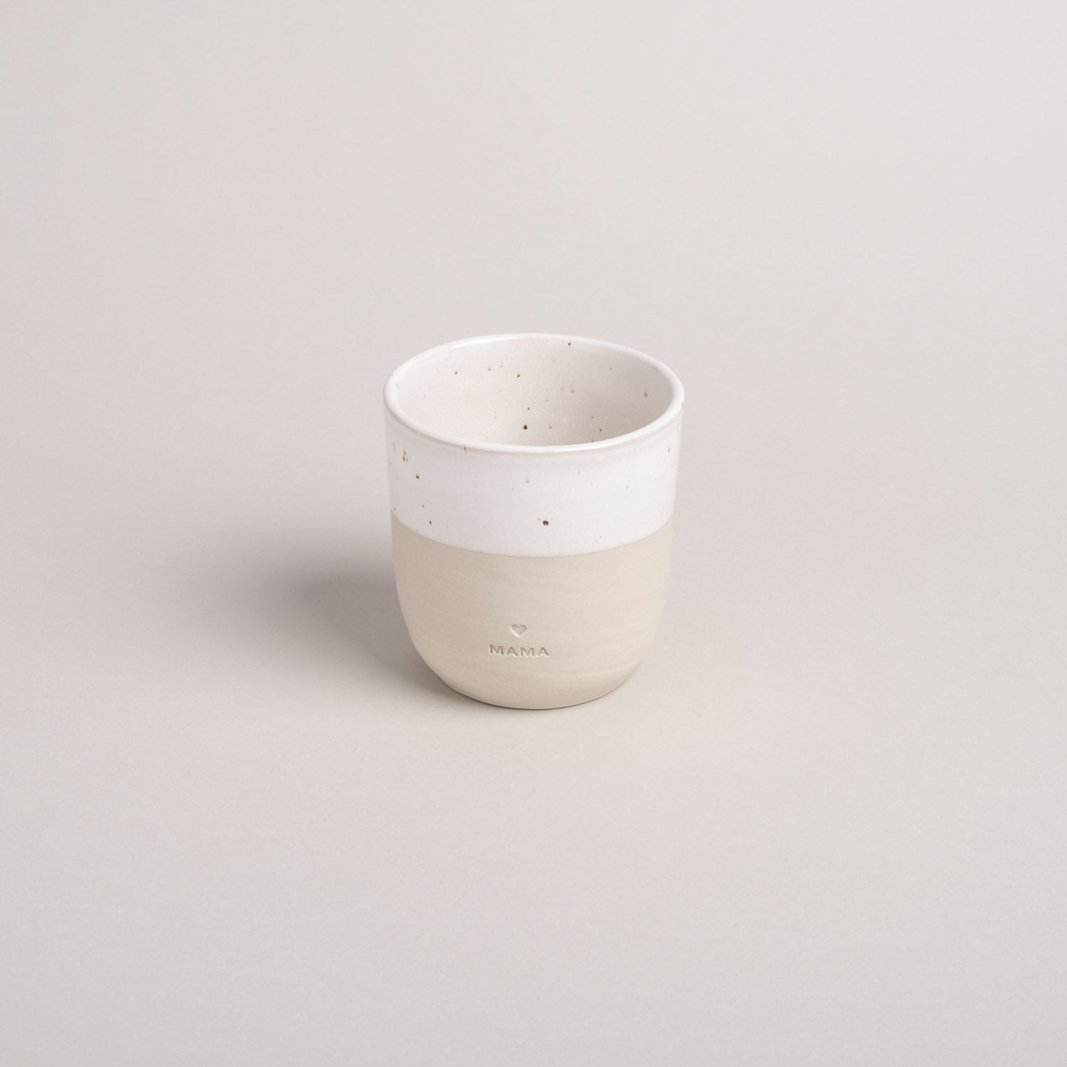 Handgemachter Eulenschnitt Becher aus Steingut "Mama" - Interior > Dekoration > Tassen von mahina