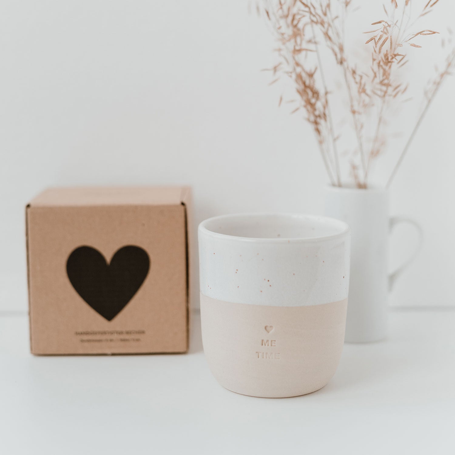 Handgemachter Eulenschnitt Becher aus Steingut "Me Time" - Interior > Dekoration > Tassen von mahina