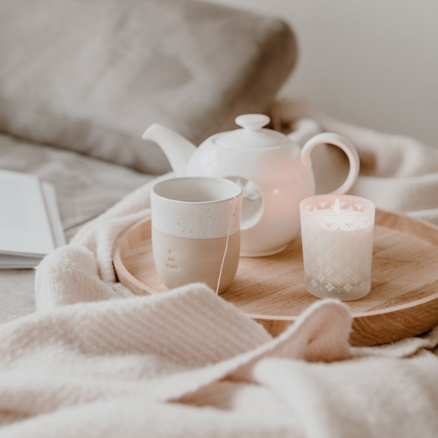 Handgemachter Eulenschnitt Becher aus Steingut "Me Time" - Interior > Dekoration > Tassen von mahina