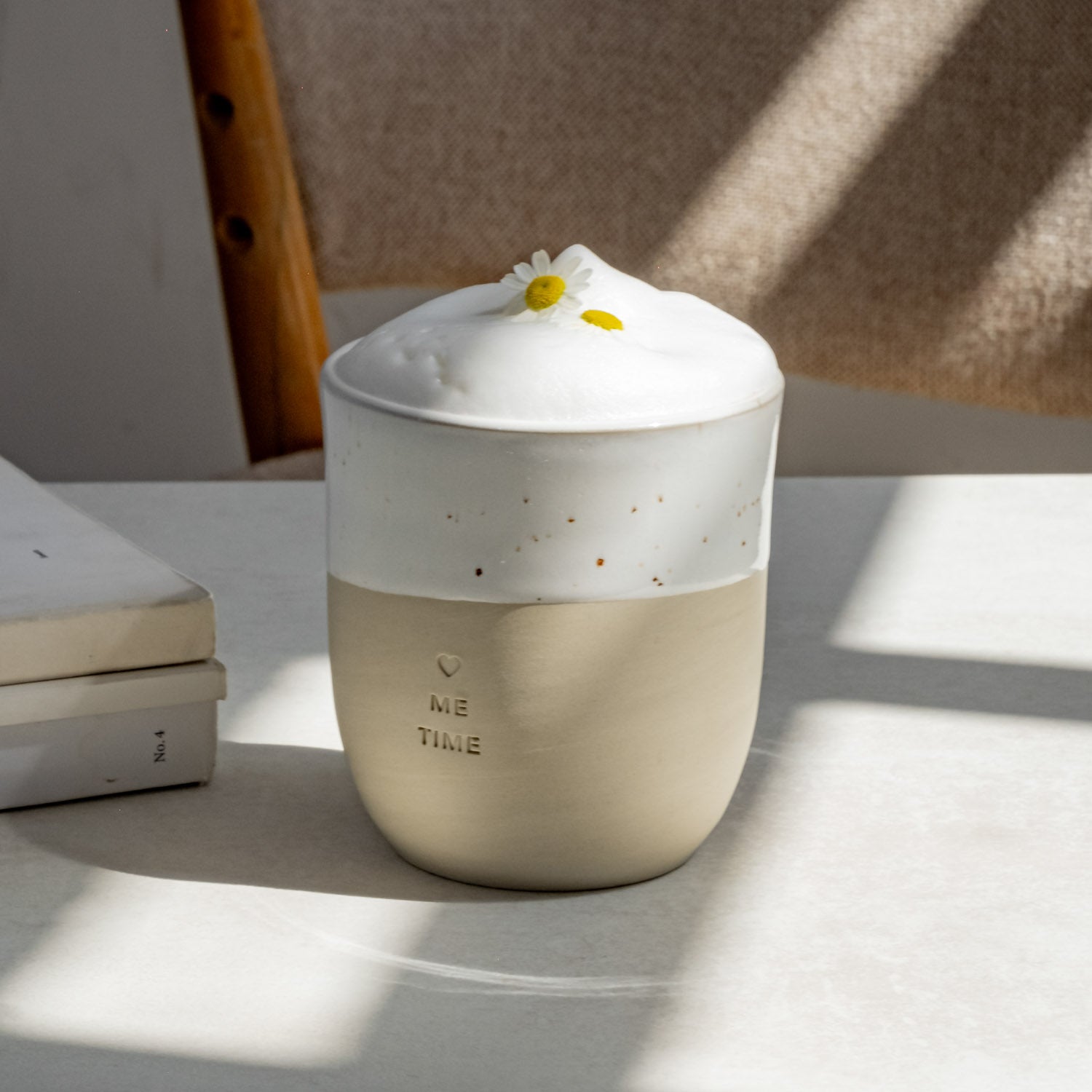 Handgemachter Eulenschnitt Becher aus Steingut "Me Time" - Interior > Dekoration > Tassen von mahina