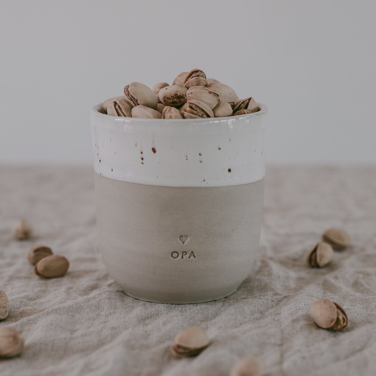 Handgemachter Eulenschnitt Becher aus Steingut "Opa" - Interior > Dekoration > Tassen von mahina