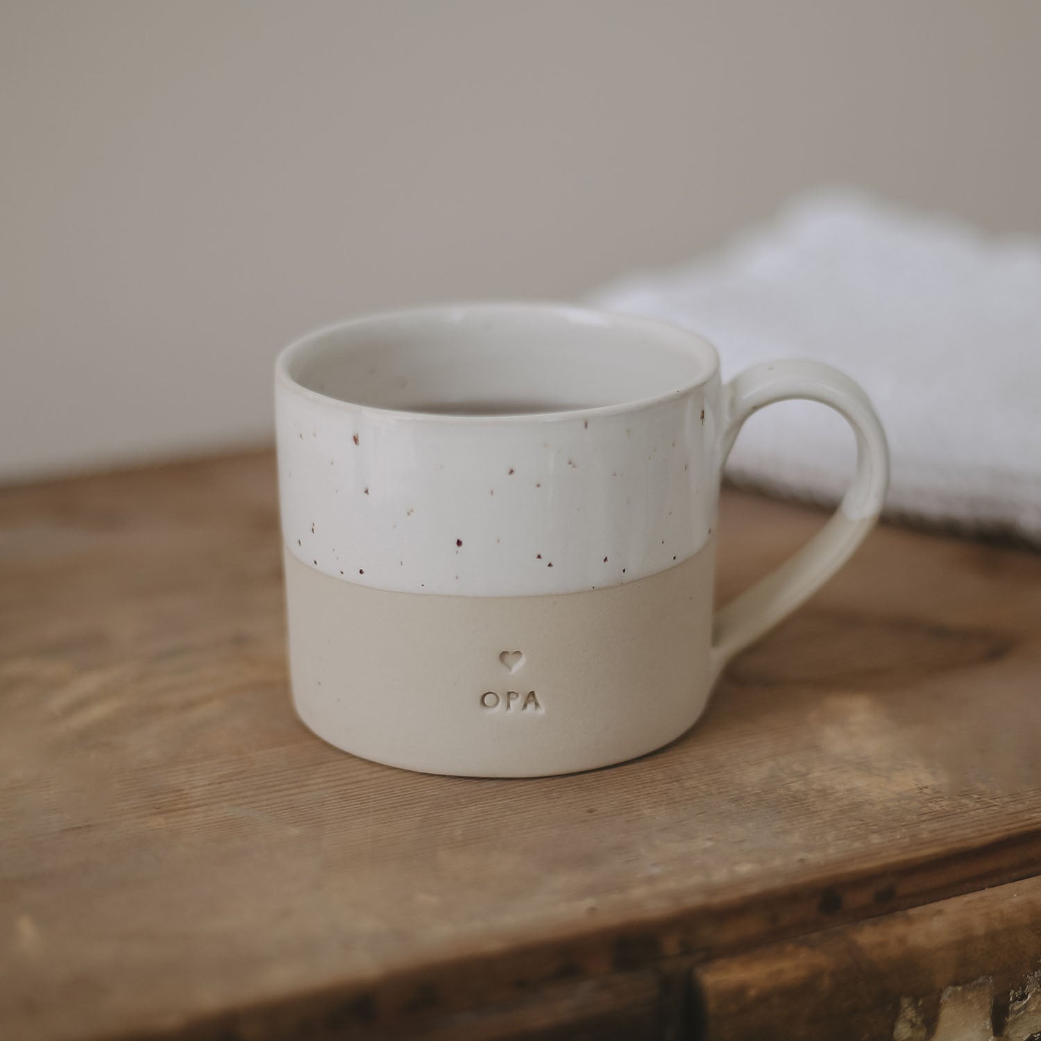 Handgemachter Eulenschnitt Tasse aus Steingut "Opa" - Interior > Dekoration > Tassen von mahina