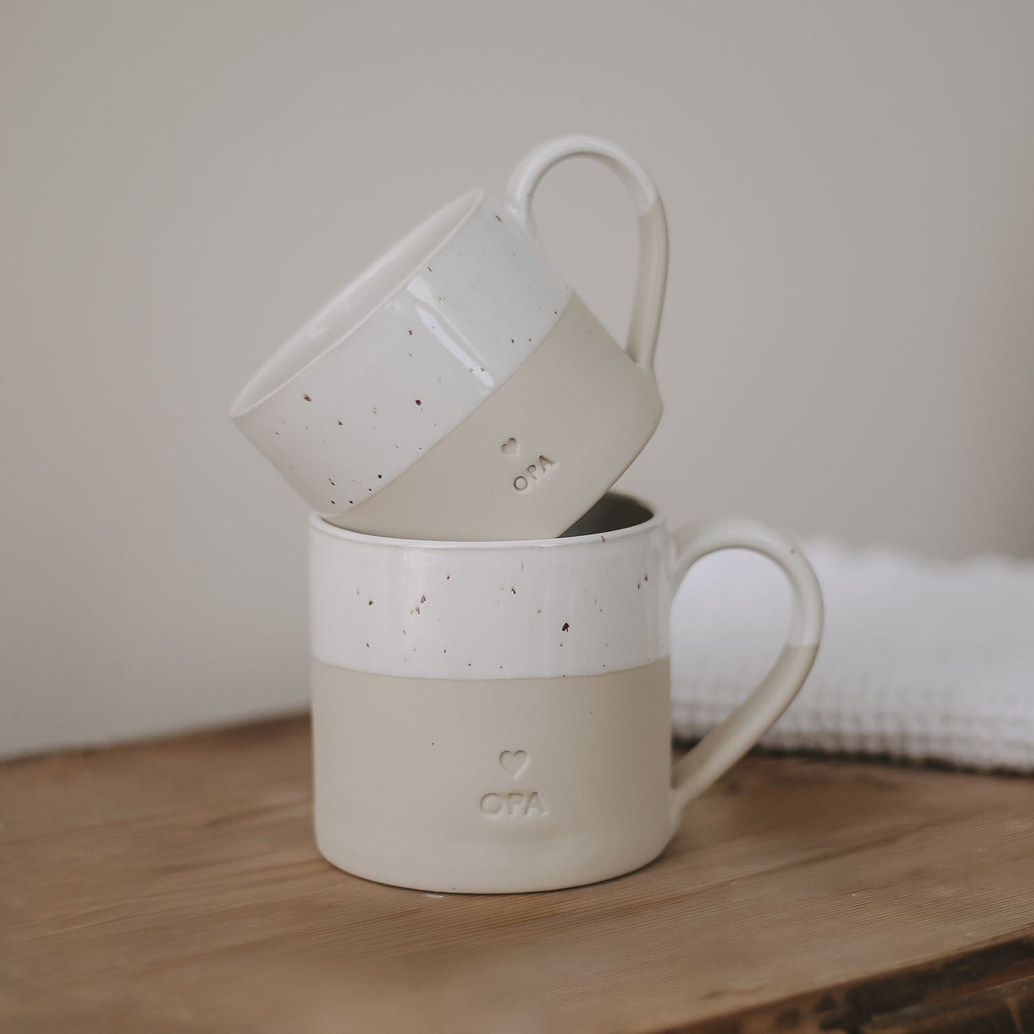 Handgemachter Eulenschnitt Tasse aus Steingut "Opa" - Interior > Dekoration > Tassen von mahina