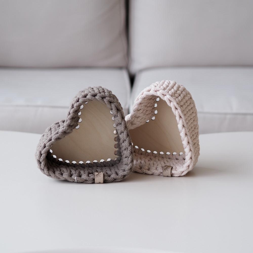 Handgemachter Häkelkorb "Herz" mit Boden - mahina x kilea - Interior > Dekoration > Häkelprodukte von mahina