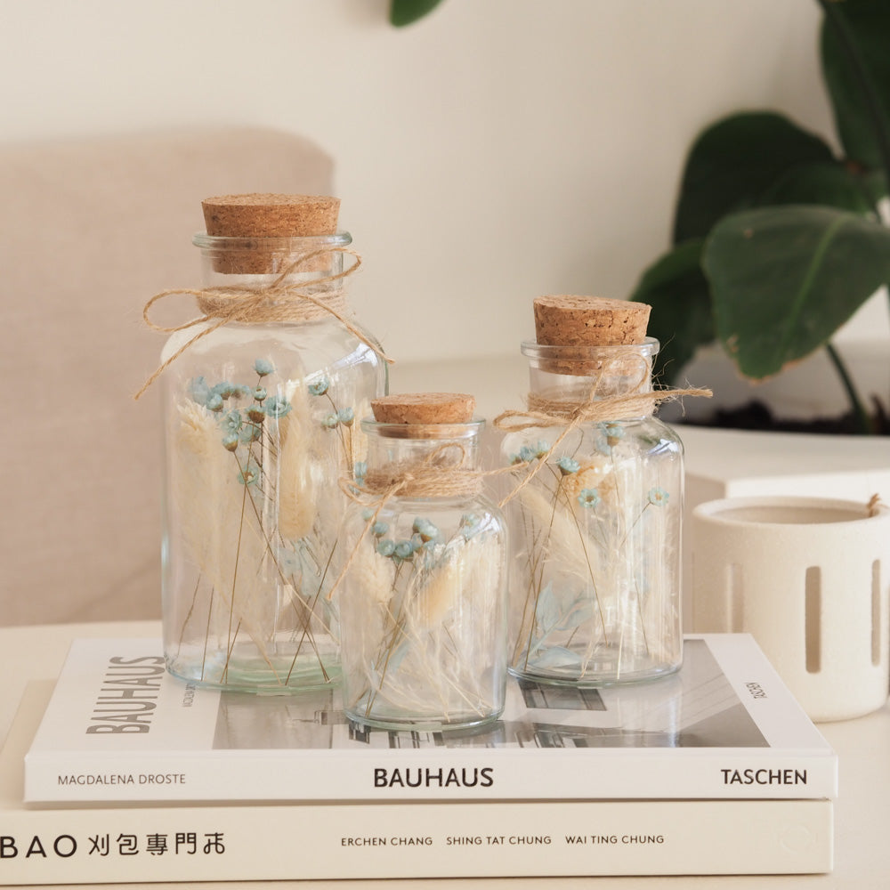 Personalisierbares Korkenglas mit Trockenblumen "Sky Blue" 3 Größen - Interior -> MAHINA Handmade -> Trockenblumen von mahina