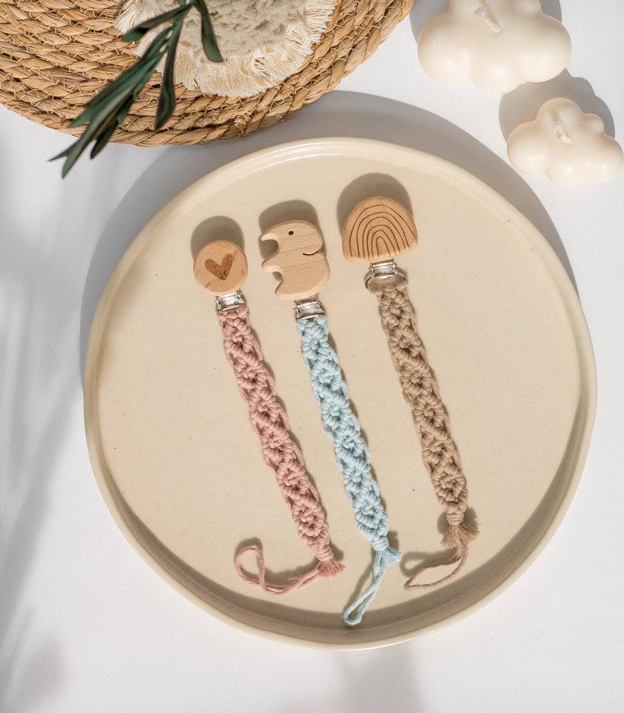 Handgemachte Makramee Schnullerkette "Classic" personalisierbar - Interior > Dekoration > Makramee von mahina