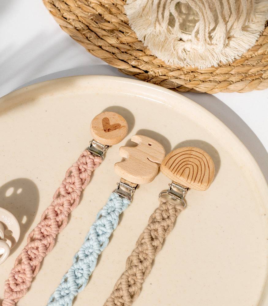 Handgemachte Makramee Schnullerkette "Classic" personalisierbar - Interior > Dekoration > Makramee von mahina