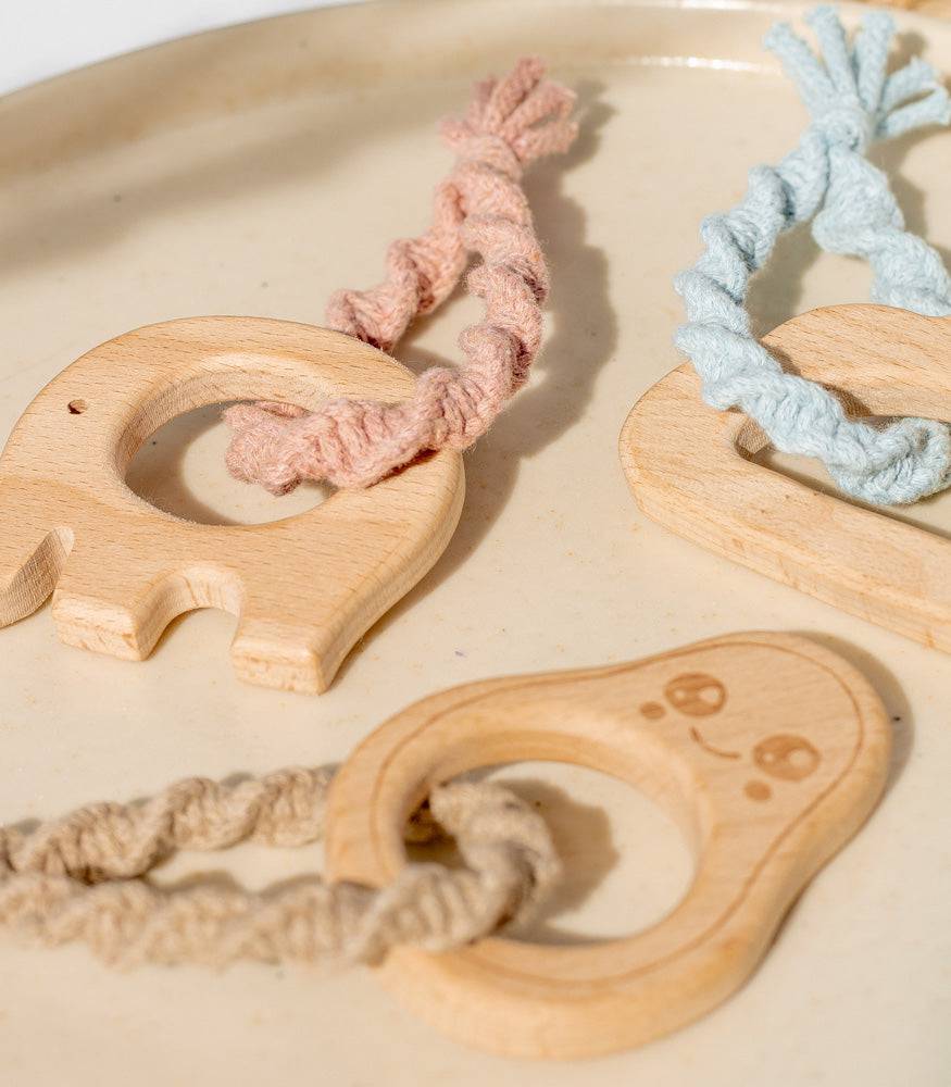 Handgemachter Makramee Beißring/Greifling "Loop" - Interior > Dekoration > Makramee von mahina