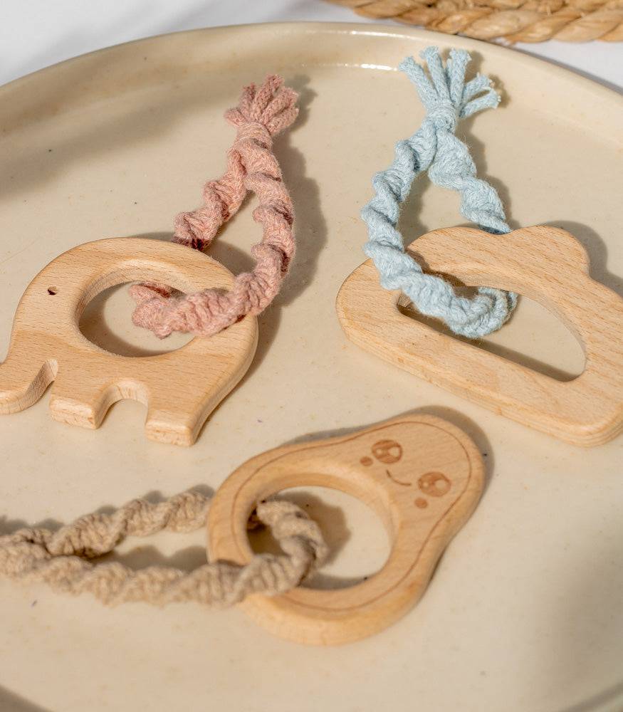 Handgemachter Makramee Beißring/Greifling "Loop" - Interior > Dekoration > Makramee von mahina