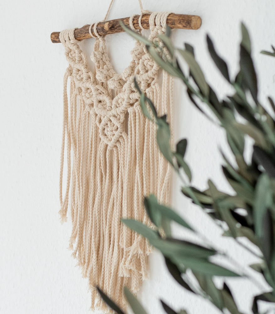 Handgemachter Makramee Wandbehang "Hilo", 35cm x 30cm - Interior > Dekoration > Makramee von mahina