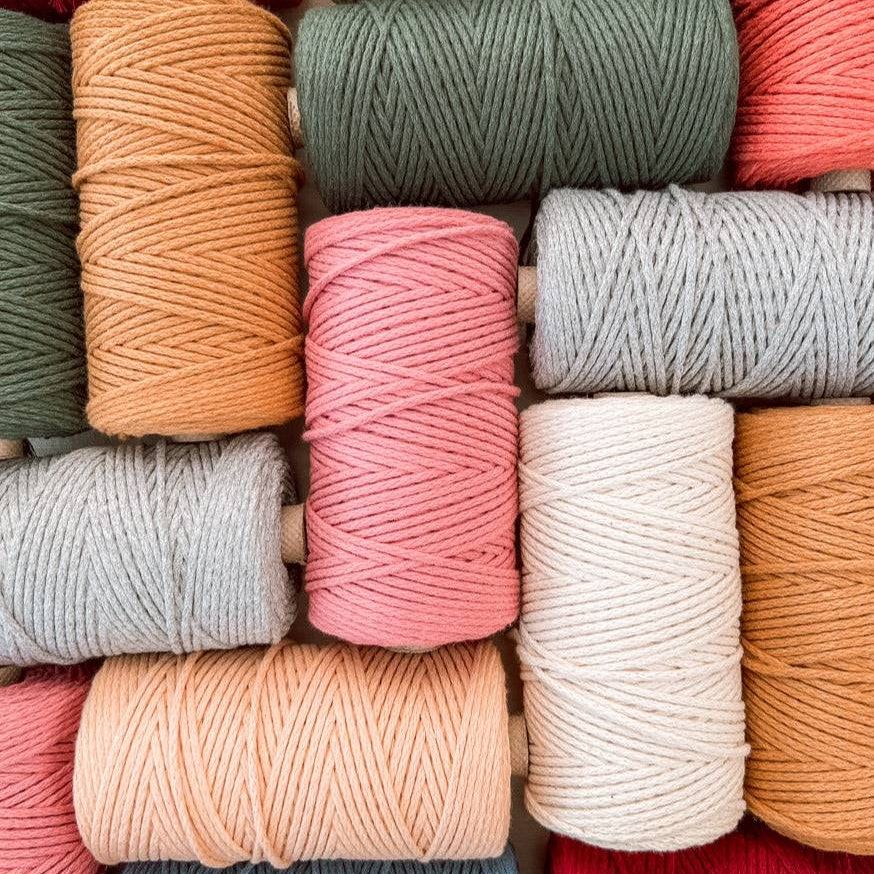 mahina Garn 2mm geflochten 150m verschiedene Farben - Garne > Baumwollgarne > Pferdeseile > Geflochten > 2mm > 150m von mahina