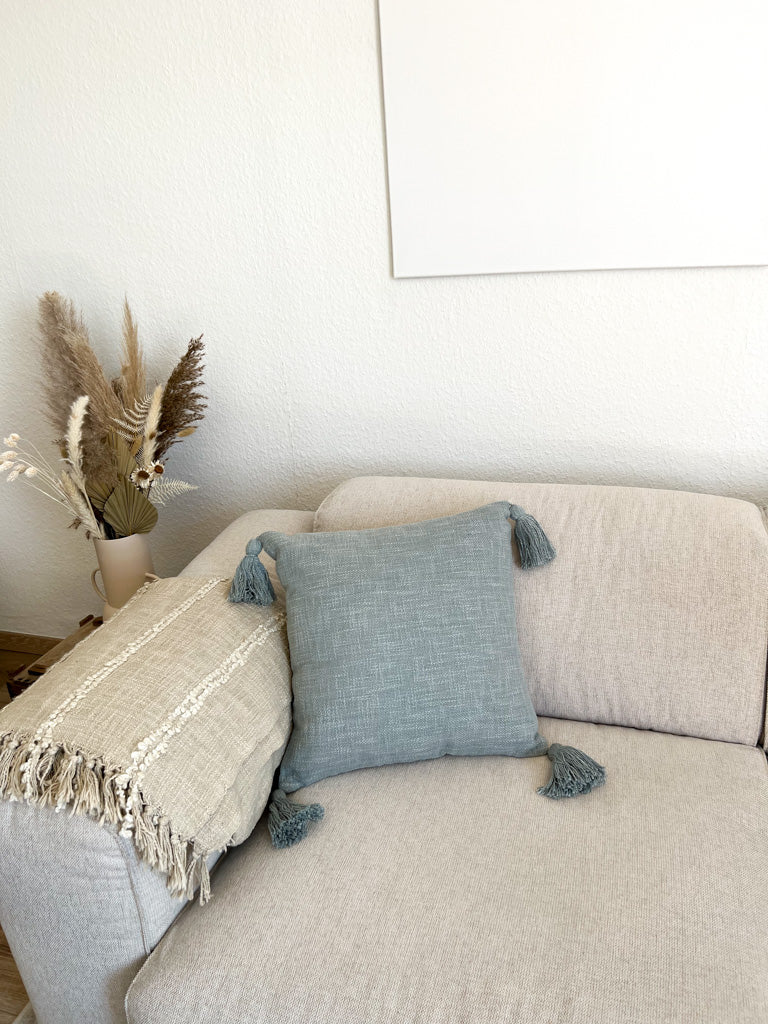 Quadratisches Kissen mit Tasseln "Lala" 45x45cm in laurel - mahina