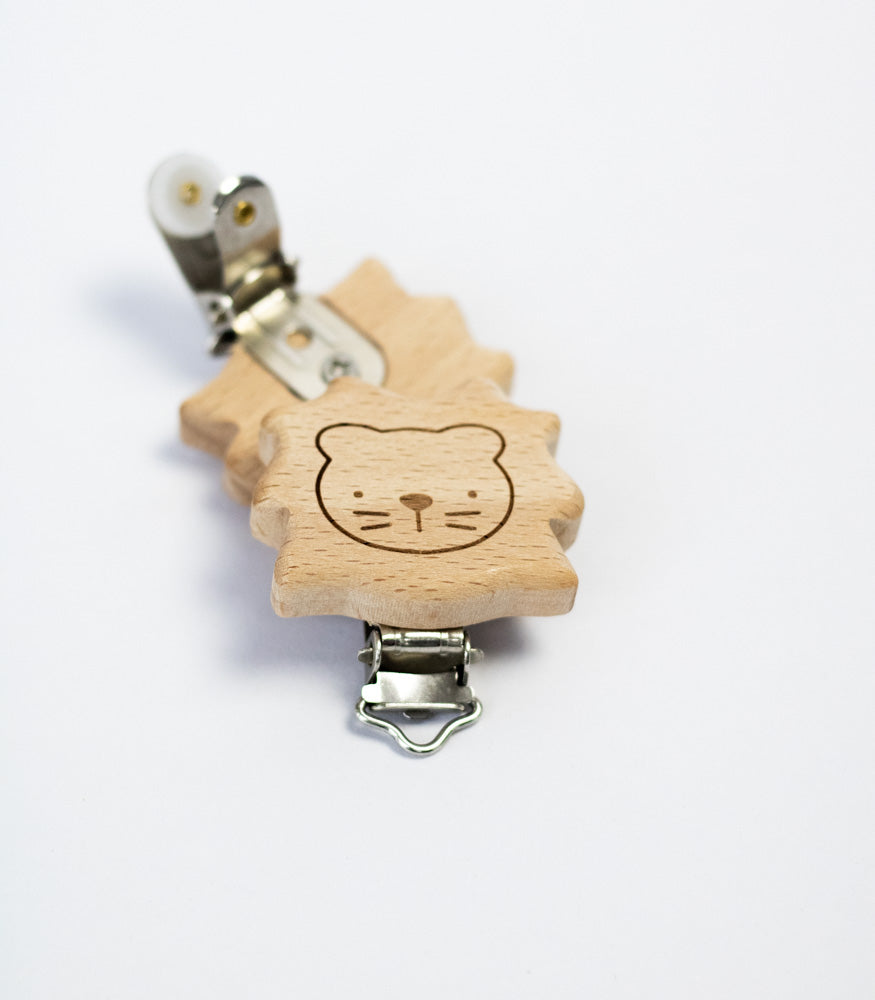 Schnullerclip "Löwe" aus Buchenholz - Bastelbedarf -> Holz > Schnullerclips von mahina